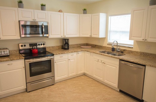 River District House | Beachy 3BR/3BA Pool Home ⚓ small office ⚓ Close to Manatee River and Downtown
