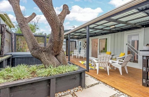 Foxton Beach House | Beachy Bach - With Brand New Spa Pool!