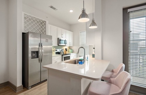 Rural Estates Apartment | Beachy Dream 3BR/2BA w./Pool, Gym, and Theater