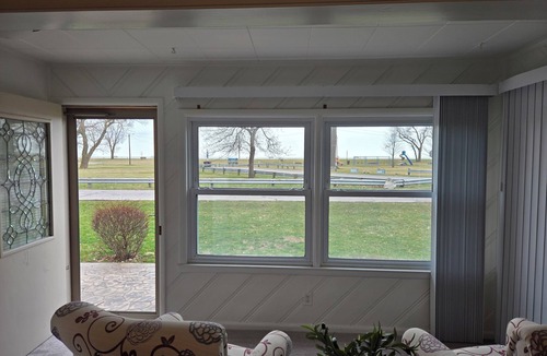 Woodland Beach House | Beachy family friendly 3-bedroom house in peaceful Monroe with Lake Erie views.