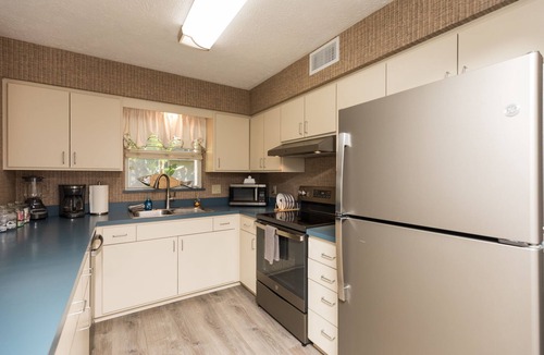 Coquina Gables Apartment | Beachy Getaway–Cozy, Clean & Equipped w/All Essentials! Relax, Enjoy & Refresh!