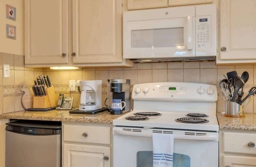 Avalon House | Beachy Keen: Comfort, Charm, One Block to Beach