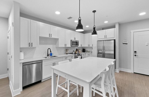 Deerwood Apartment | Beachy Oasis: Posh 2BR/2BA with Pool & Gym