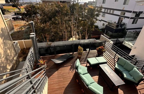 Playa Del Rey Condo | Beachy Private Get-A-Way! Large Deck facing Ocean!