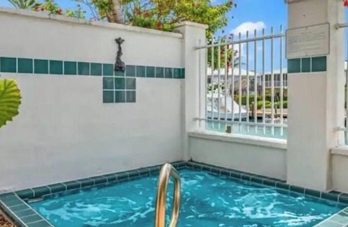 Marathon House | Beachy Townhome Perfect for a Warm Getaway!