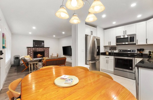 North Beacon Hill Apartment | Beacon Hill Retro - Central Location