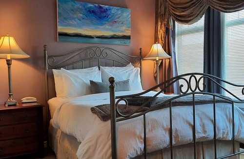 Booktown Hotel | Beacon Inn at Sidney