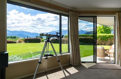 Wanaka Villa | Beacon Point Lakeview Escape - Spacious - Stylish