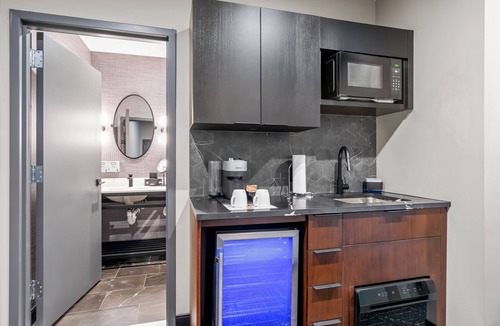 Ward Two Hotel | Beacon Suites Hotel