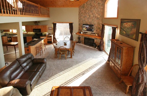 Kendall House | Beagle Beach + Hot Tub + Pontoon rental available