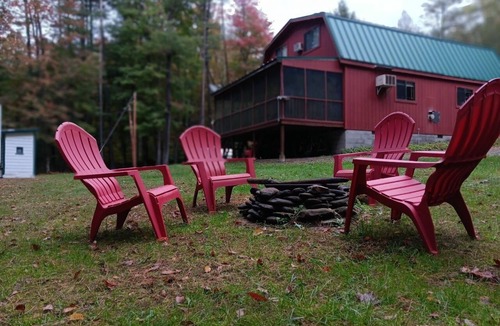 Cammal House | Bear Bottom Cabin. Your own getaway adventure! Sleeps 16 - 4 bedrooms