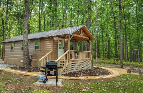 Mentone Cabin | Bear Cave Forest Retreat Cabin + Hot Tub Getaway