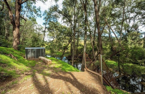 Riverlea Cottage | Bear Cottage Eco Escape in the Hills of Riverlea