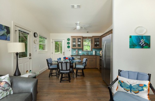 Manchaca House | Bear Creek Cottage Exquisite Texas Retreat!