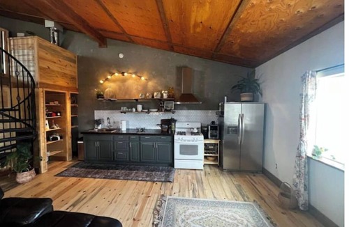 Victor Apartment | Bear Creek Loft