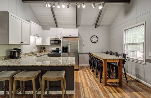 Charter Hills Cabin | 'Bear Crossing Chalet:' Beech Mountain Family Home