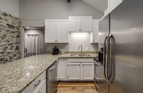 Charter Hills Cabin | 'Bear Crossing Chalet:' Beech Mountain Family Home