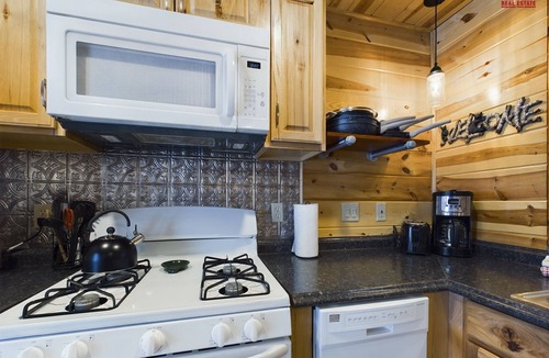 Shingleton Cabin | Bear Den-Secluded 2 Bedroom Cabin Located in the Hiawatha National Forest.