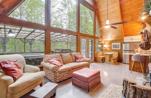 Townsend Cabin | Bear Essentials: 2 Mi to Smoky Mtns Nat’l Park