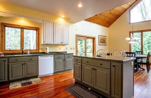 Davis House | Bear Haven - 562 Black Bear Trail Bear Haven - Secluded Wooded Lot, Fishing Pond, Pet Friendly, Hot Tub, Fire Pit