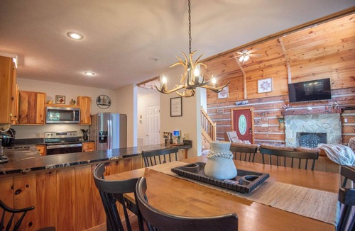 Grassy Creek Cabin | Bear Haven | Overlooks a Bass-Stocked Pond | Pool Table & Card Table