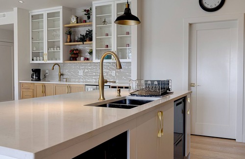 Langford House | Bear mountain escape with luxury views that sleeps10