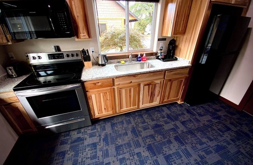 Grants Pass House | Bear Mountain -Suite 7