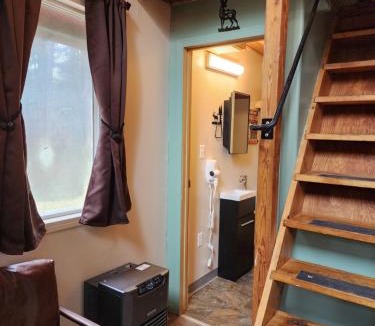 Bear Creek Hostel | Bear Necessities Alaska