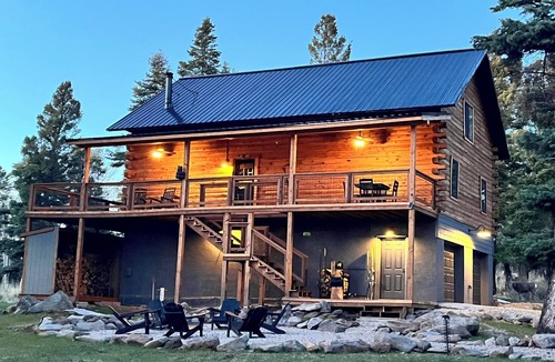 Angel Fire Cabin | Bear Necessities Lodge on Ski Mountain Fire Pit, Large Deck, Grill & Wildlife