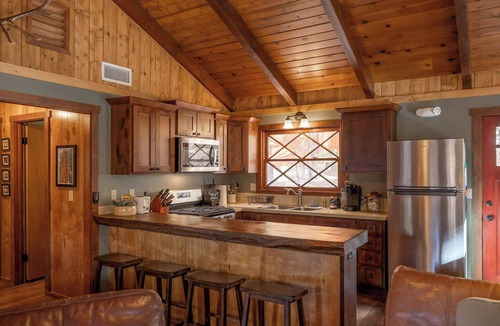 Upper Moonridge Ski Chalet | Bear Necessities ,4BR Cabin, Fireplace Near Slopes