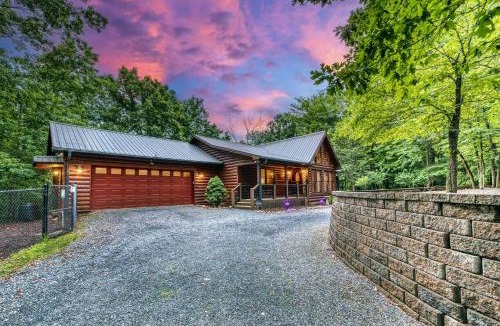 Ellijay House | Bear Necessity Luxury Cabin with Hot Tub, Theater & Arcade