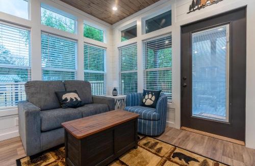 Bryson City Villa | Bear River Tiny Luxury Living with River Views