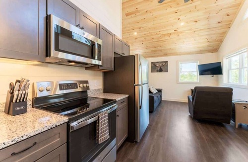 Sullivan House | Bear's Den Cabin! Sum