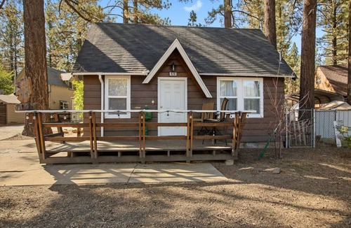 Big Bear City Cabin | Bear Sky Cabin - Chic Cottage + Easy Parking