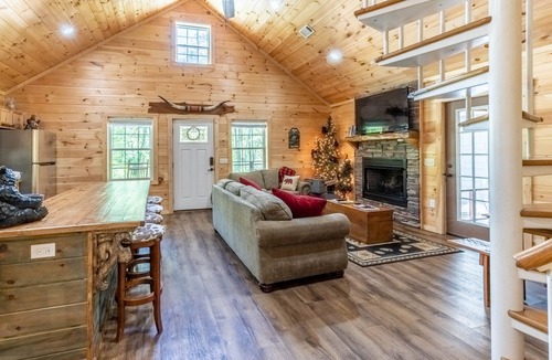 Bryson City Cottage | Bear Trot-Hot Tub - Fire Pit - Covered Porch