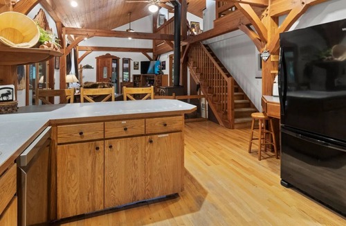 Ashford Cabin | Bearadise Mt. Rainier: SAUNA, Hot Tub, Games, Movies