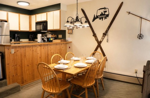 Killington House | Bearmont- Pool, HotTub, FirePit, AC, Gym, Sauna