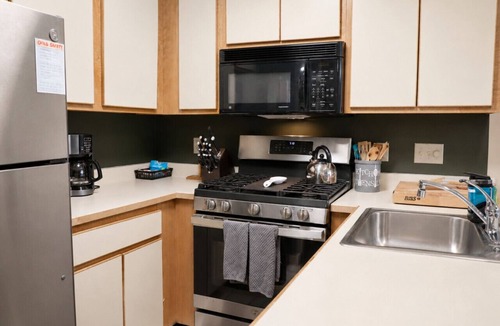 Killington House | Bearmont- Pool, HotTub, FirePit, AC, Gym, Sauna