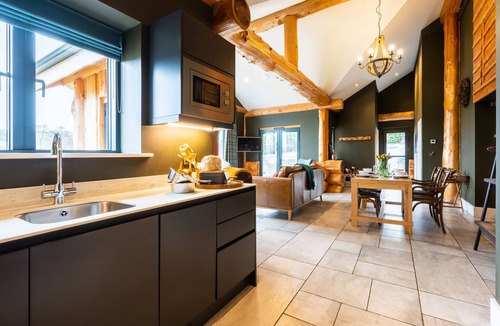 Addingham Cottage | BEARS DEN, pet friendly, with hot tub in Addingham
