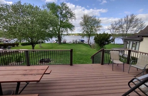 Lake Ripley House | Bears Den: Year-round Comfortable 4-bdrm house on Lake Ripley in Cambridge WI