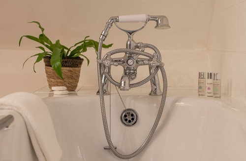 English Riviera Hotel | Bearslake Inn