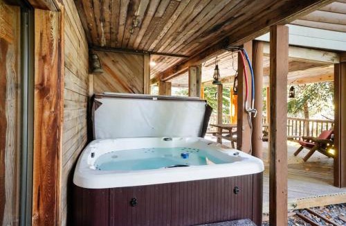 Sundance Apartment | Beartooth Lodge with Hot Tub and Stuart Falls Views