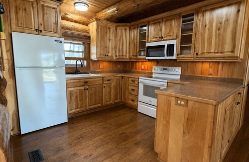 Ossipee Cabin | BEASLEY PINES - Charming LOG CABIN on the Beautiful Lake Edwards
