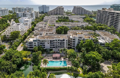 Key Biscayne House | Beatiful apartment in Key Colony Condominium
