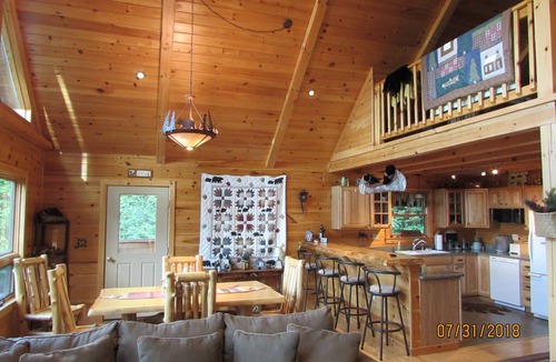 Moriah Center Cabin | Beatiful Custom Log Home " Bear Lodge"