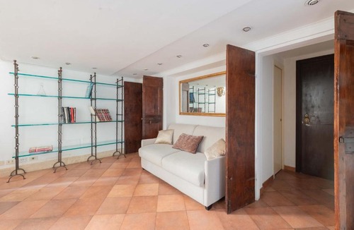 Roman Ghetto Apartment | Beatrix Apartment in Trastevere by Nosdom Properties