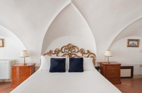 Roman Ghetto Apartment | Beatrix Apartment in Trastevere by Nosdom Properties