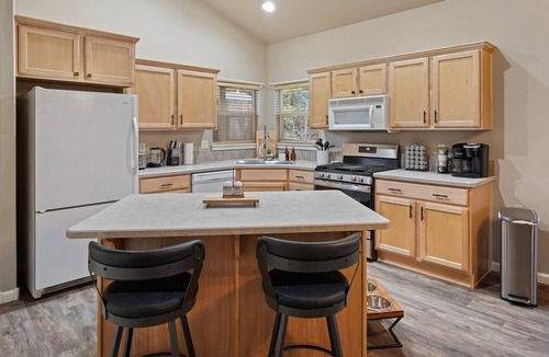 Boyd Acres House | Beaumont - Gorgeous Home! Great Location!