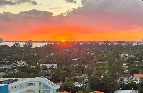 Surfside Apartment | Beautiful 1 Bed Condo on the Beach in Surfside, Miami beach, Bal Harbour, pets