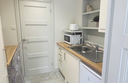 Bourne End Apartment | Beautiful 1-bed Studio in Bourne end